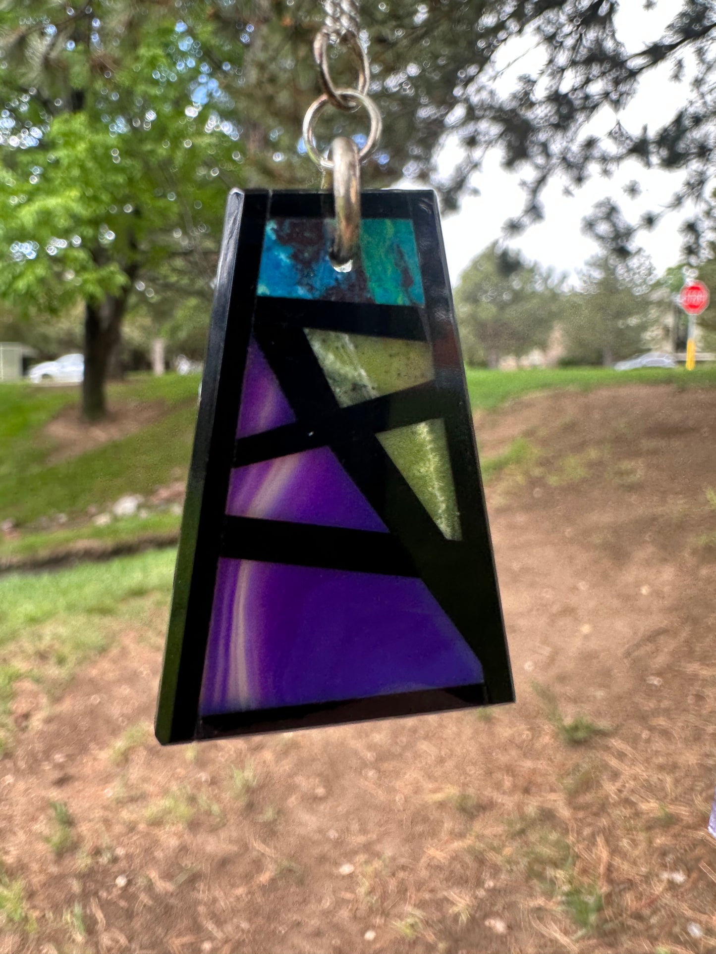 Blk boarder rock pendant