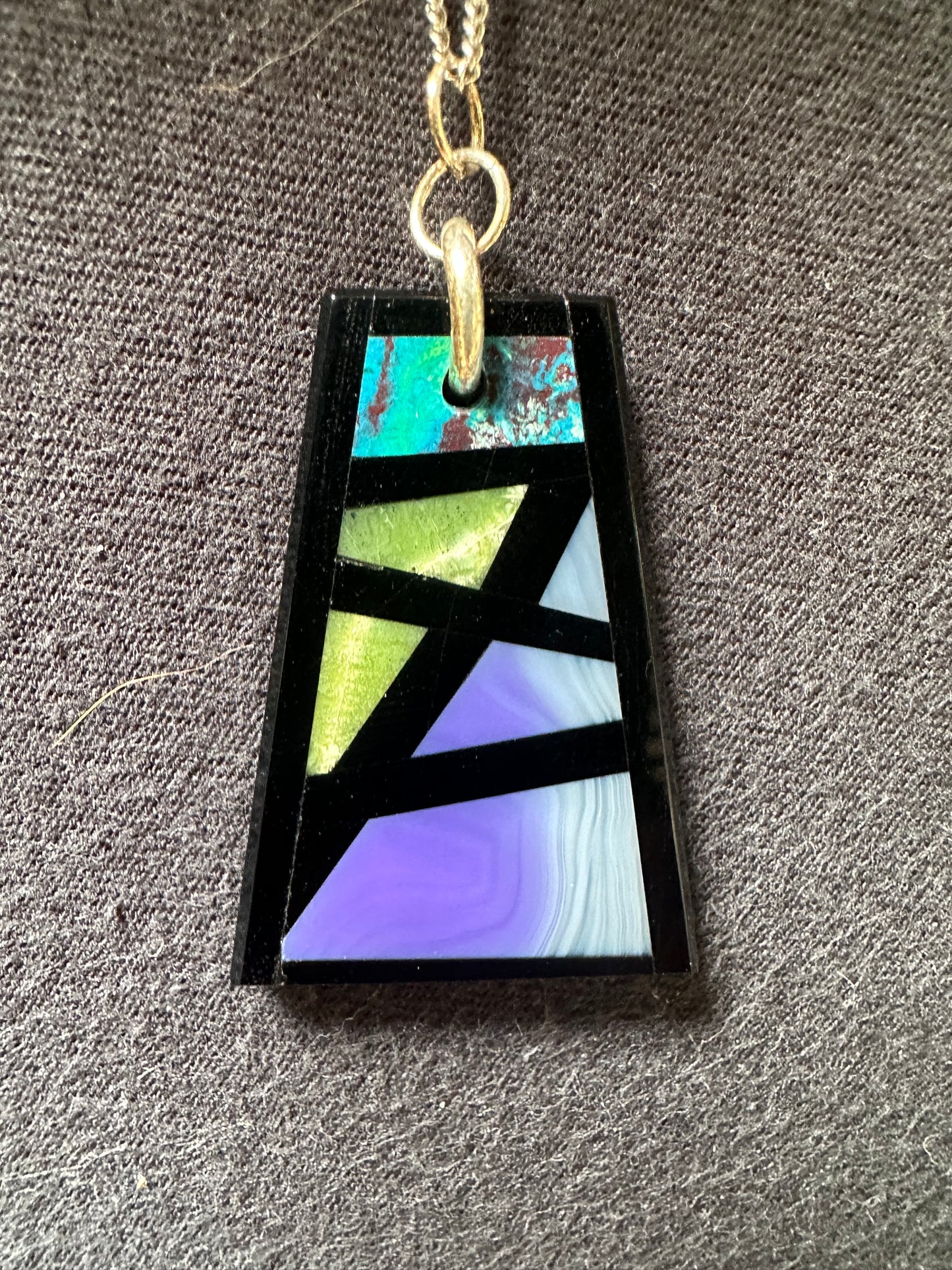 Blk boarder rock pendant